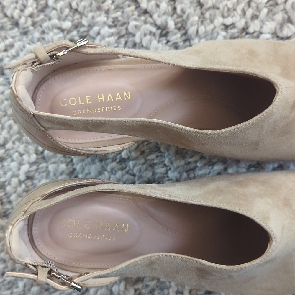 Cole Haan Grandseries Leather Tan Heels With Adjustable Ankle. 2.5" Heel. - Picture 4 of 7
